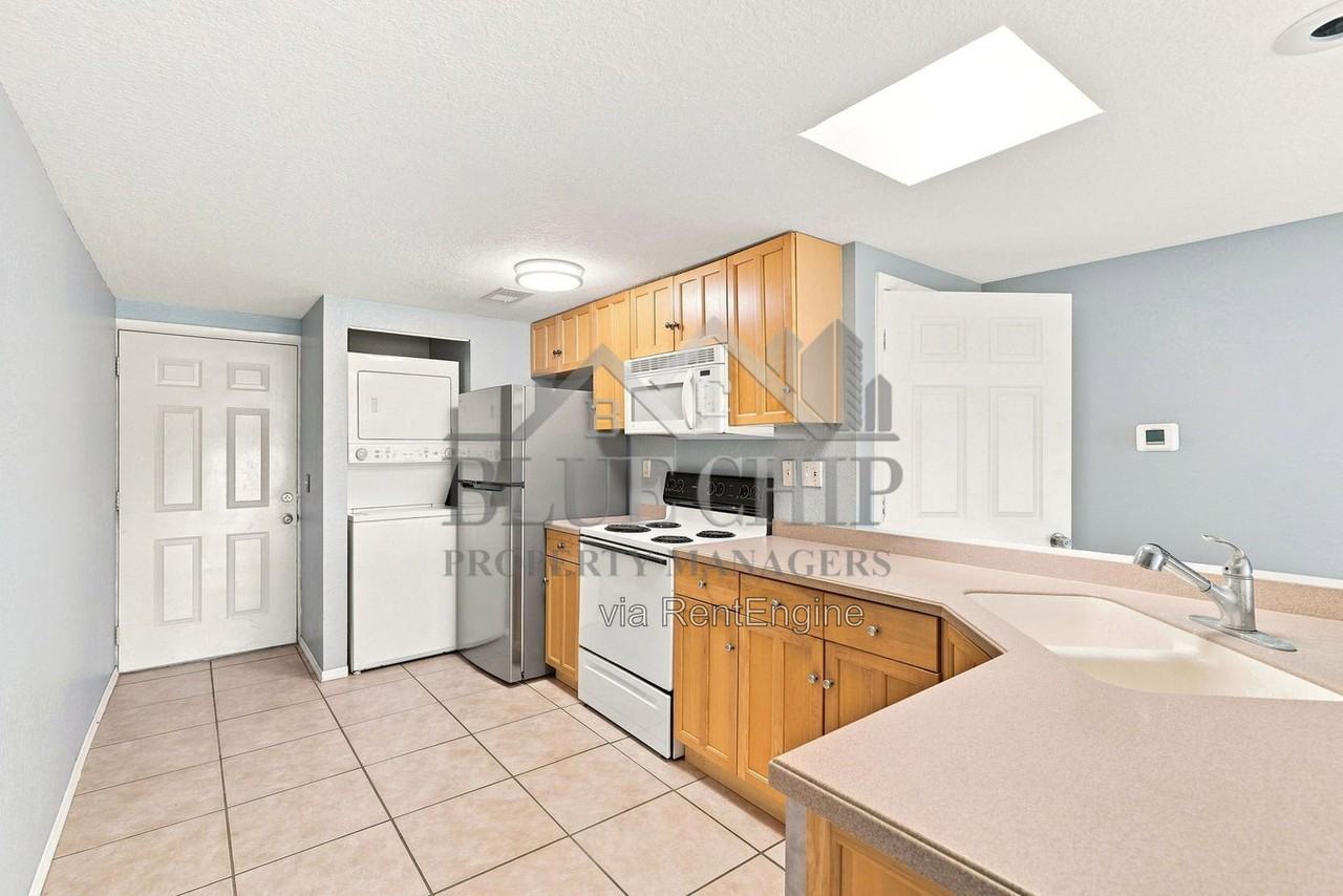 6714 Nina Rosa Dr #B - Photo 6 of 23