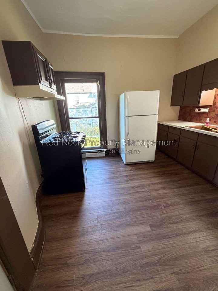 408 N Jackson St #3 - Photo 2 of 14