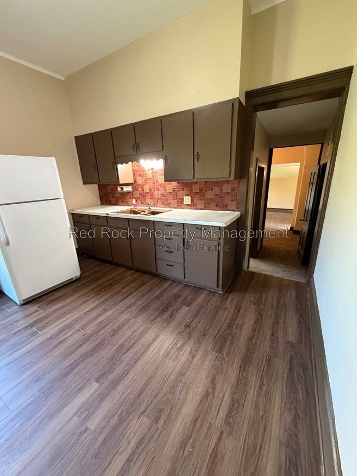 408 N Jackson St #3 - Photo 3 of 14