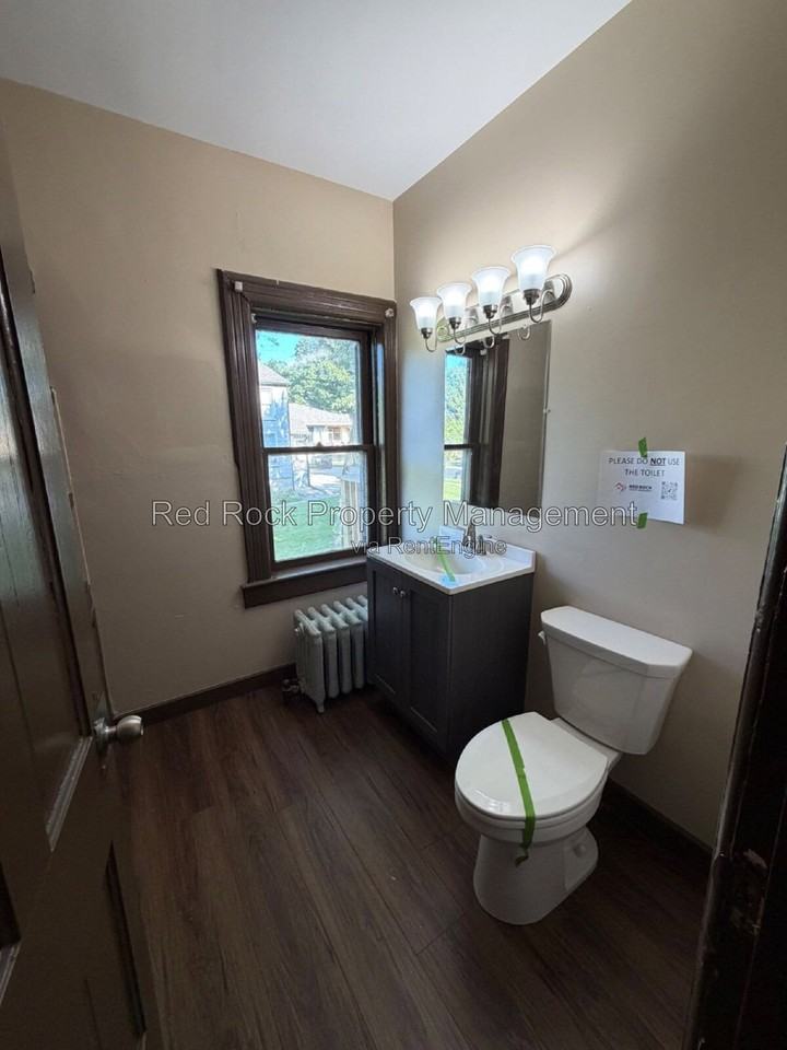 408 N Jackson St #3 - Photo 5 of 14