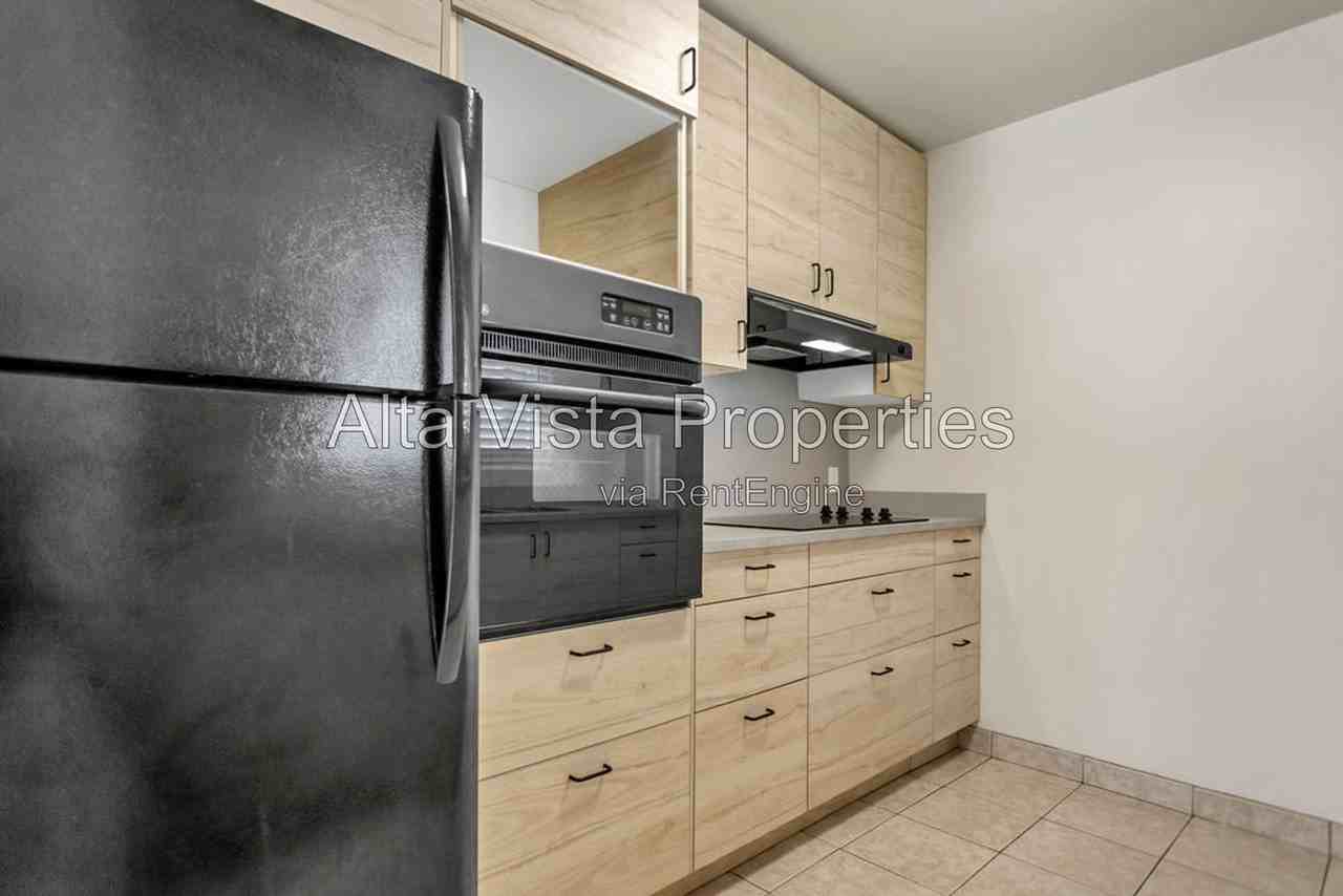 425 Bonair St #1 - Photo 2 of 23
