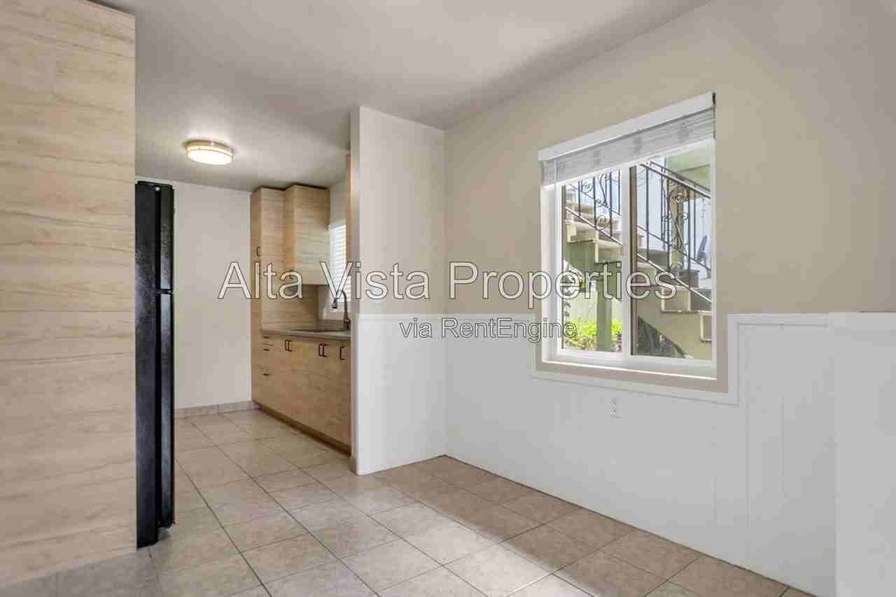 425 Bonair St #1 - Photo 7 of 23