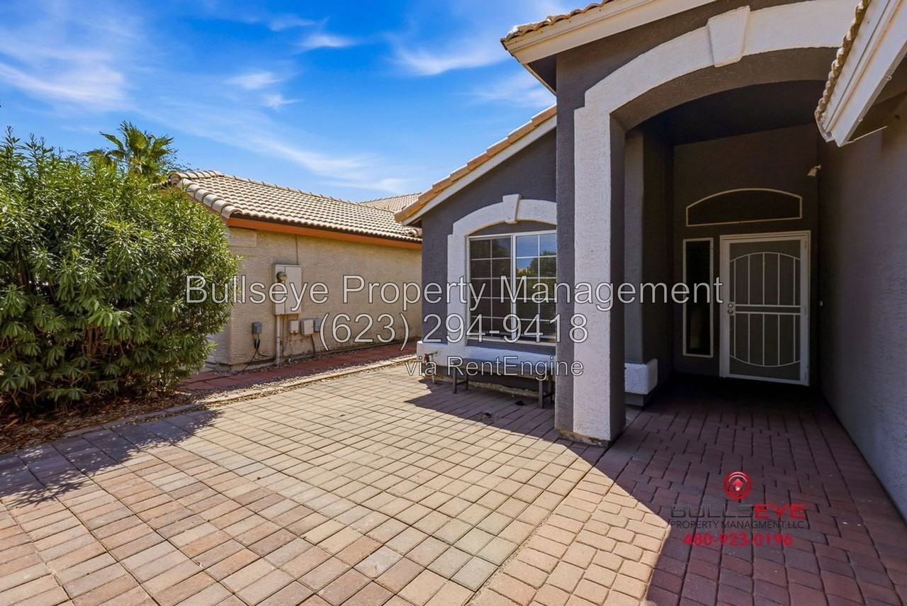 23424 N 42nd Dr - Photo 4 of 33