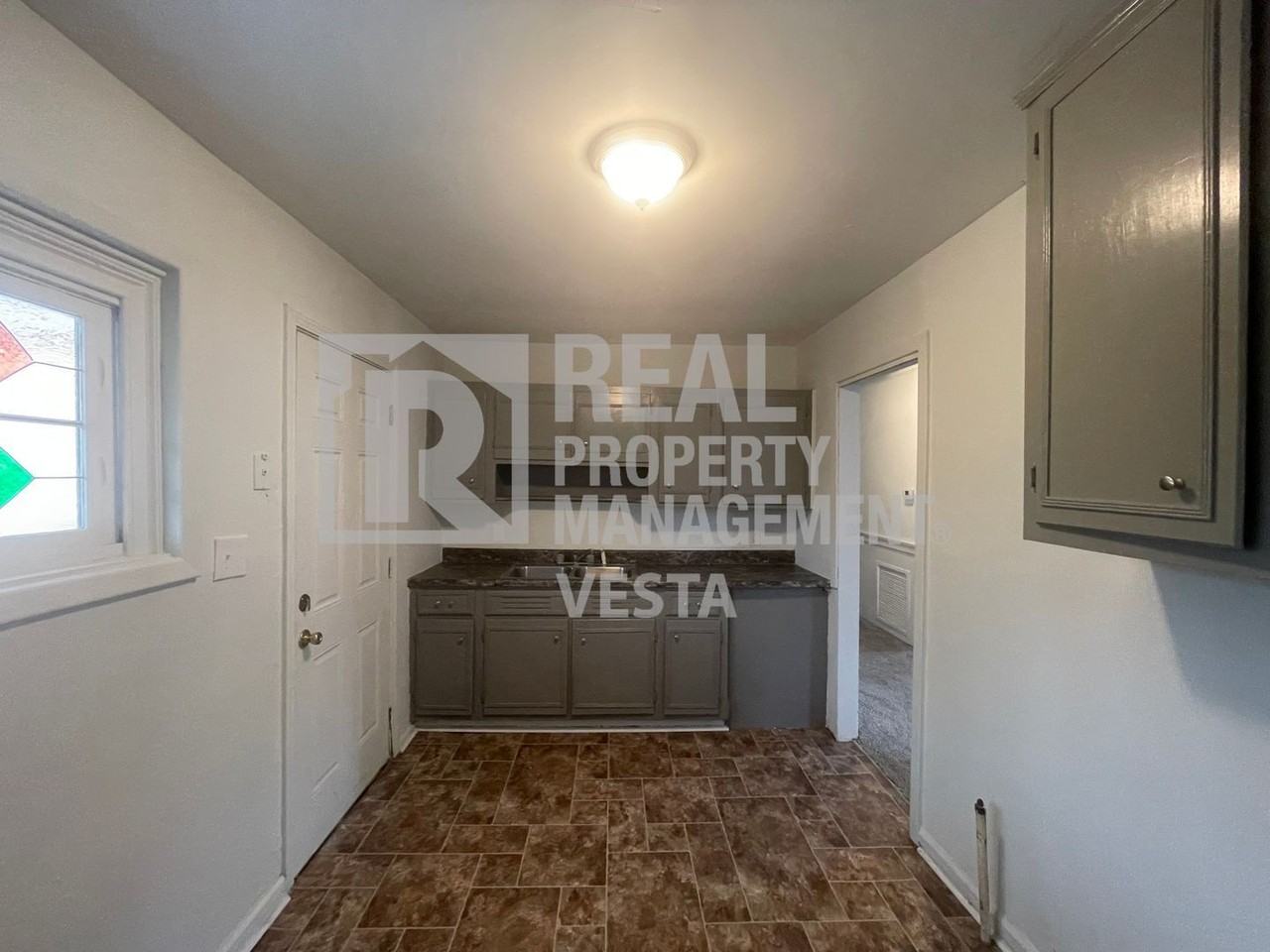 3735 Travis Blvd - Photo 4 of 15