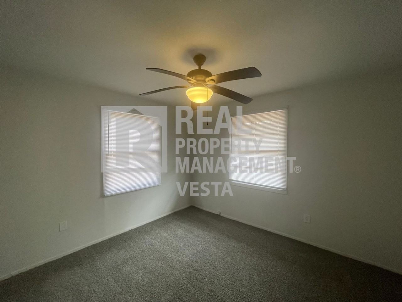3735 Travis Blvd - Photo 6 of 15