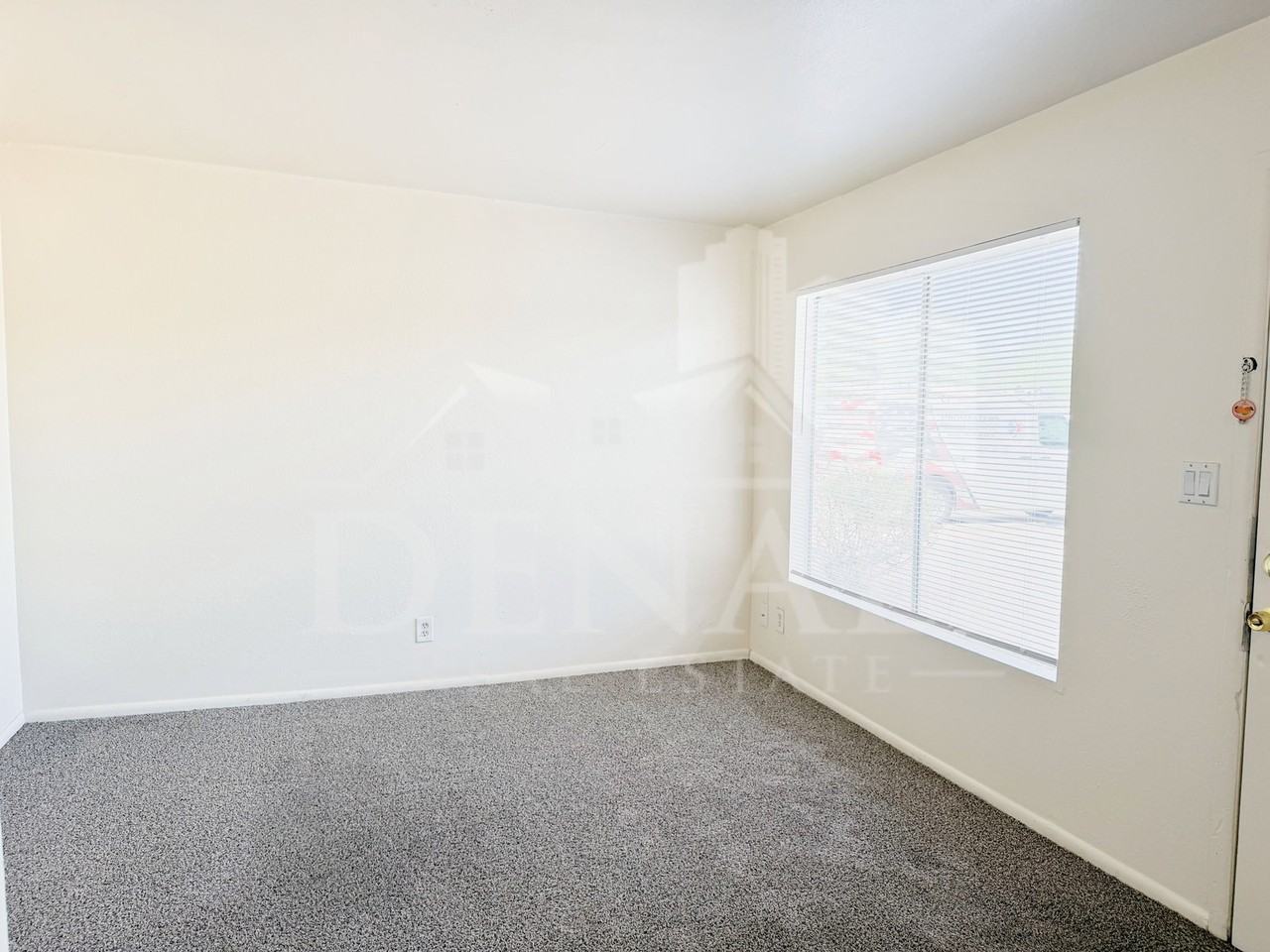 1211 W Apache Trl #B - Photo 3 of 8
