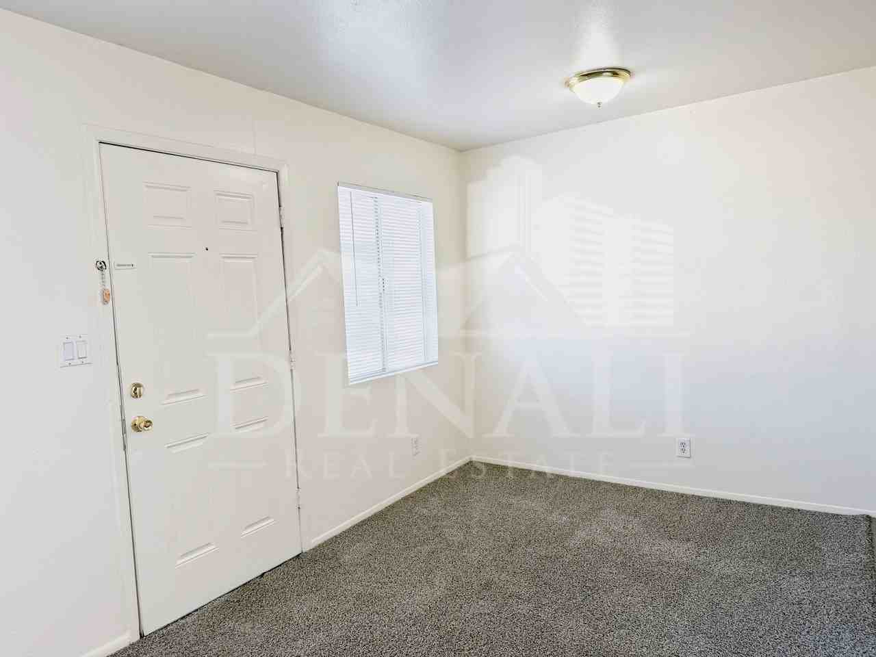 1211 W Apache Trl #B - Photo 4 of 8