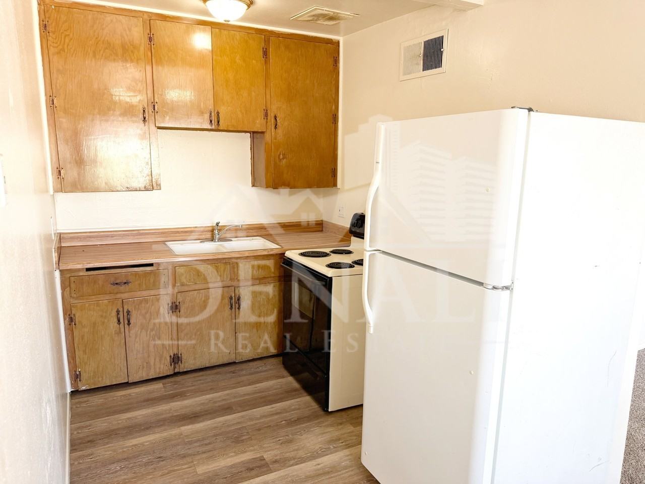 1211 W Apache Trl #B - Photo 5 of 8