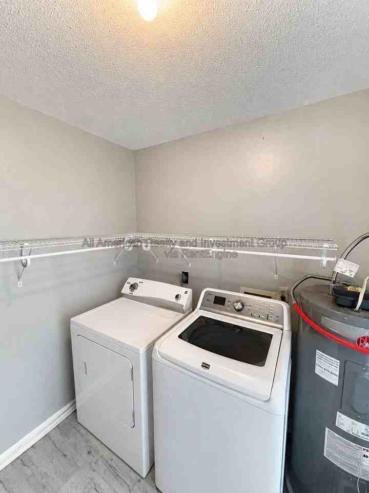 217 Oak St Se #C - Photo 5 of 12