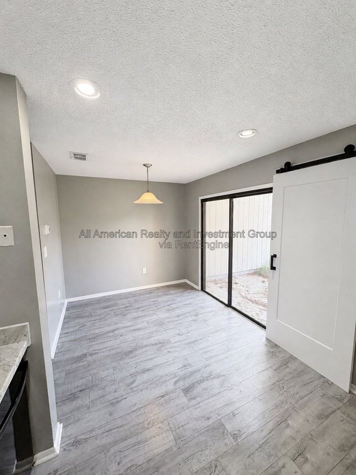 217 Oak St Se #C - Photo 4 of 12
