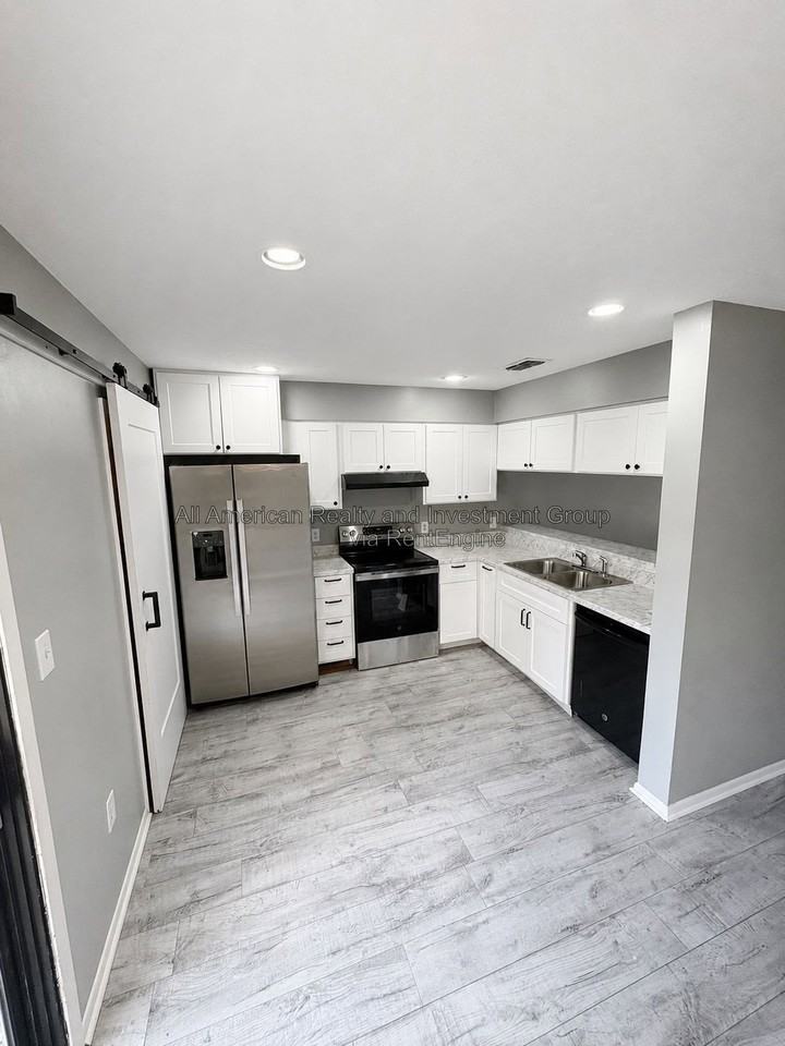 217 Oak St Se #C - Photo 3 of 12