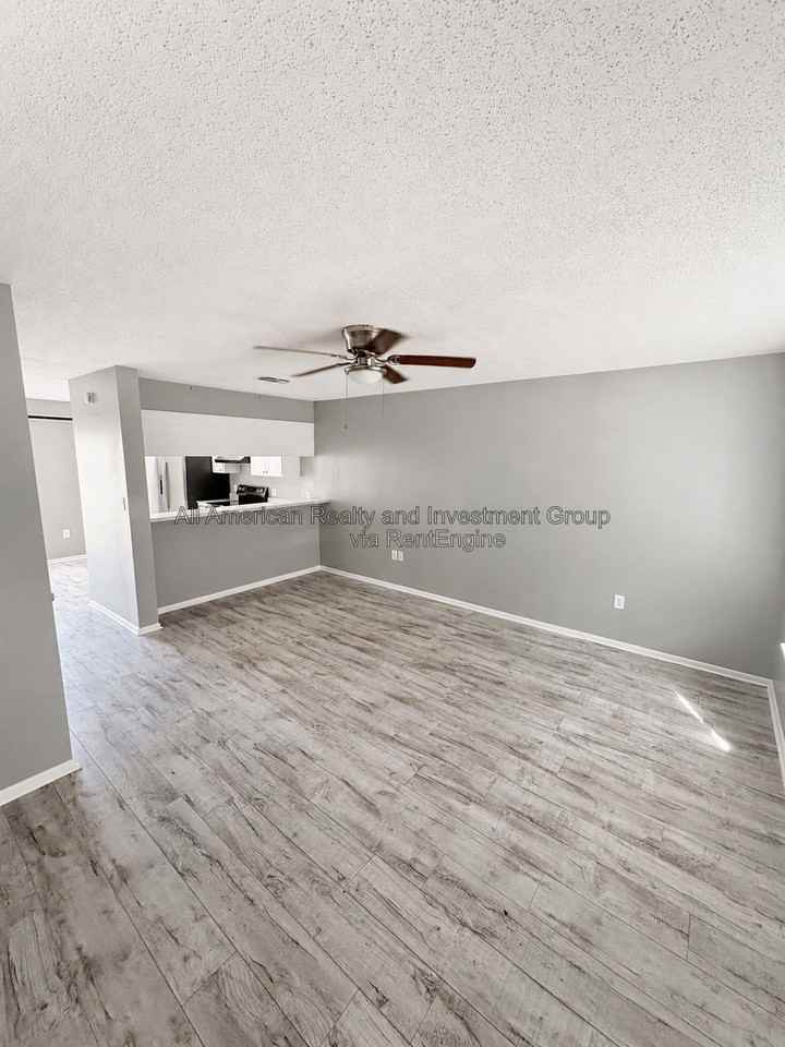 217 Oak St Se #C - Photo 2 of 12