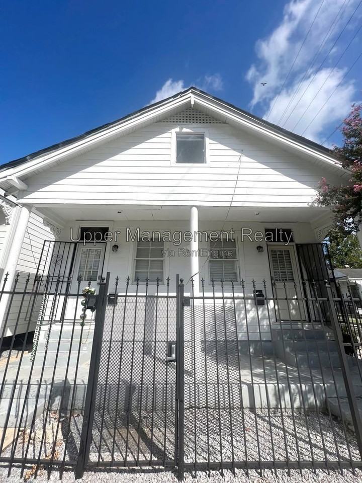 1136 Adams St - Photo 2 of 8