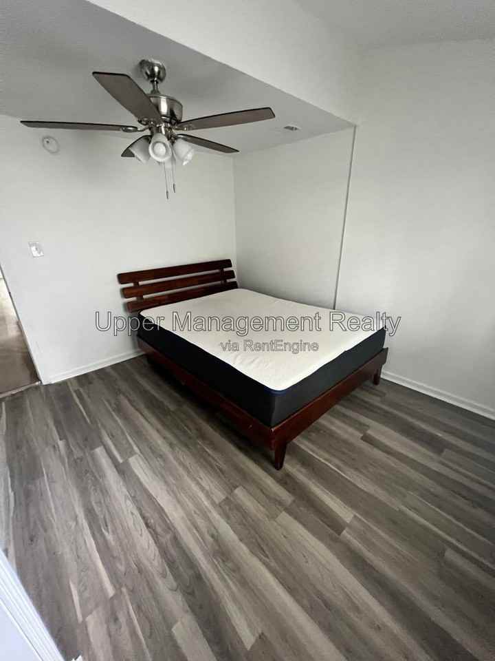 1136 Adams St - Photo 7 of 8