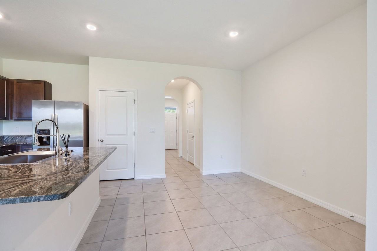 34310 Redwood Dawn Ln - Photo 6 of 40