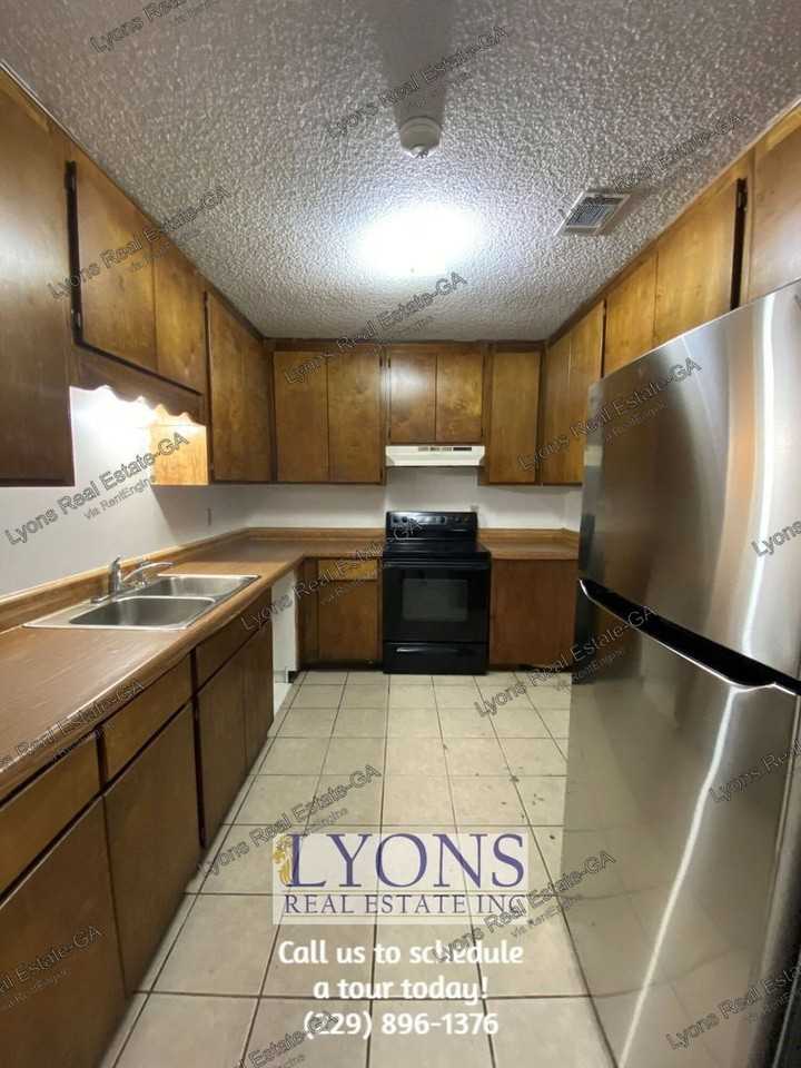 1028 S Gordon Ave - Photo 4 of 10