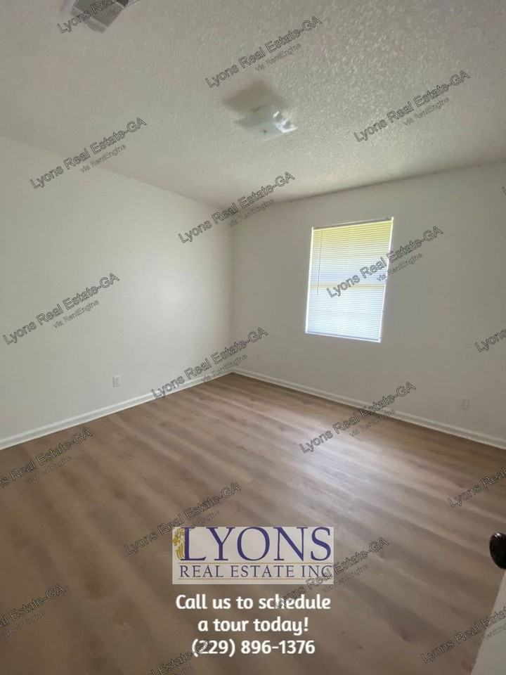 1028 S Gordon Ave - Photo 5 of 10