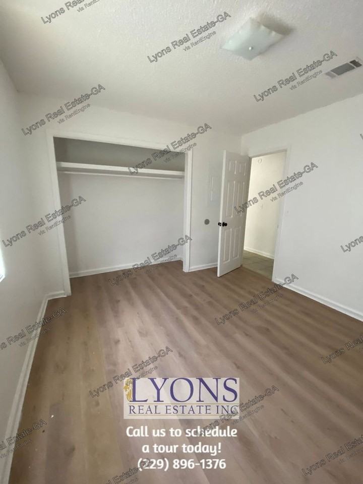 1028 S Gordon Ave - Photo 6 of 10