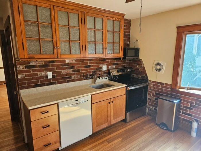 67 Trowbridge Ave - Photo 6 of 15