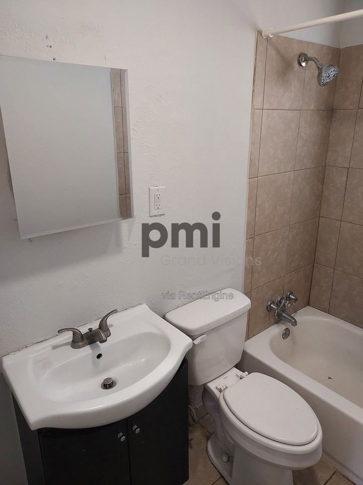 801 Cantrell Heights St - Photo 3 of 22