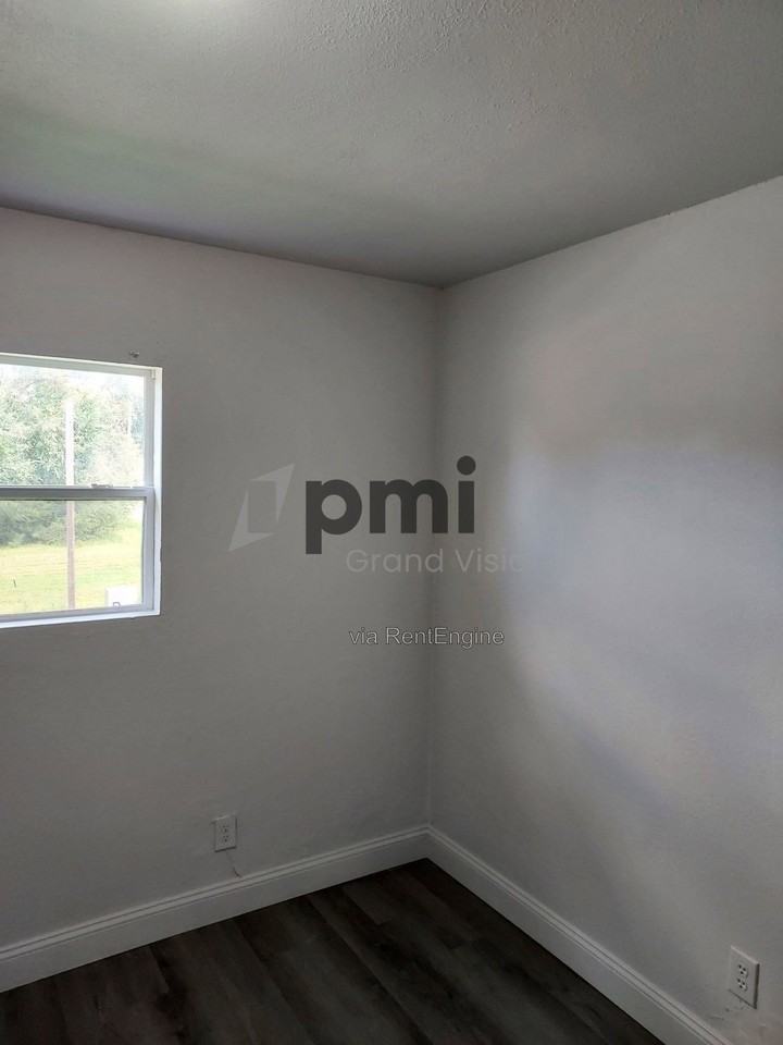 801 Cantrell Heights St - Photo 6 of 22