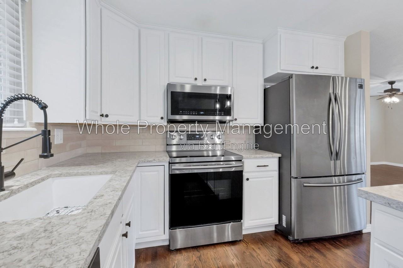 7085 W 71st Ave - Photo 7 of 27