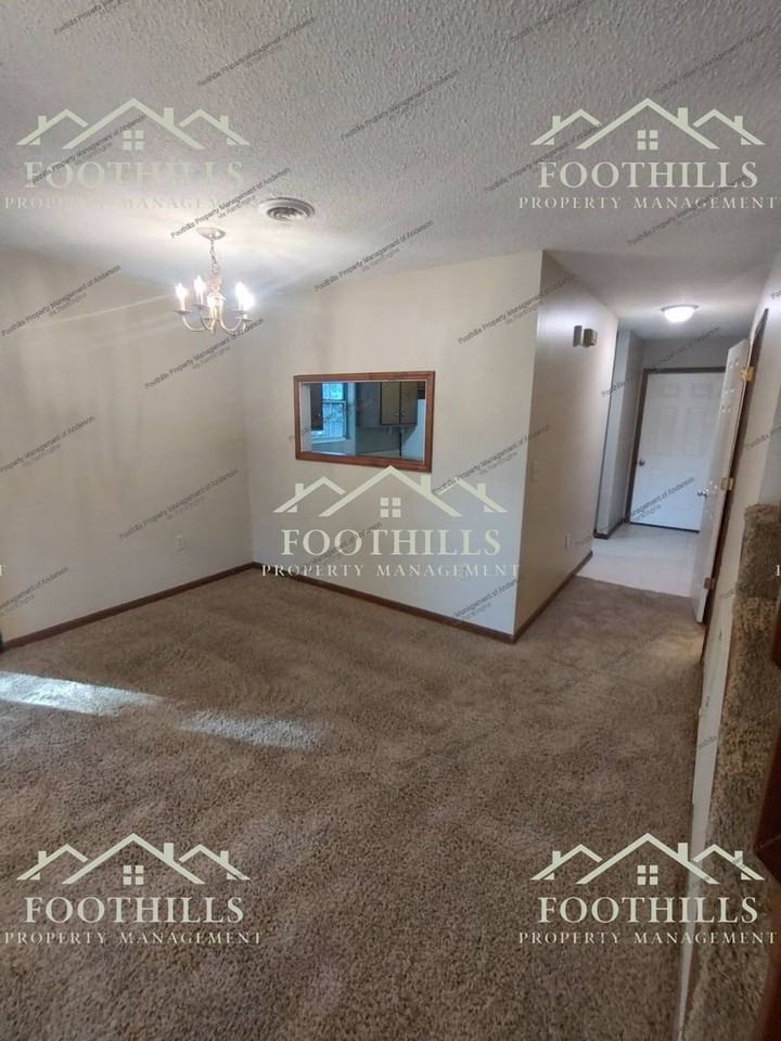 4406 Lexington Way - Photo 4 of 20