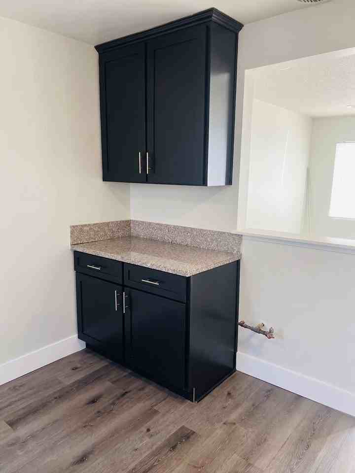 622 W 80th St - Photo 2 of 7
