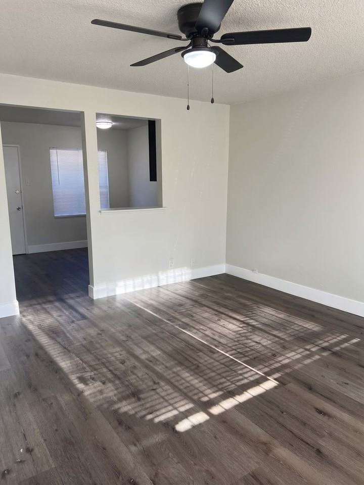 622 W 80th St - Photo 5 of 7