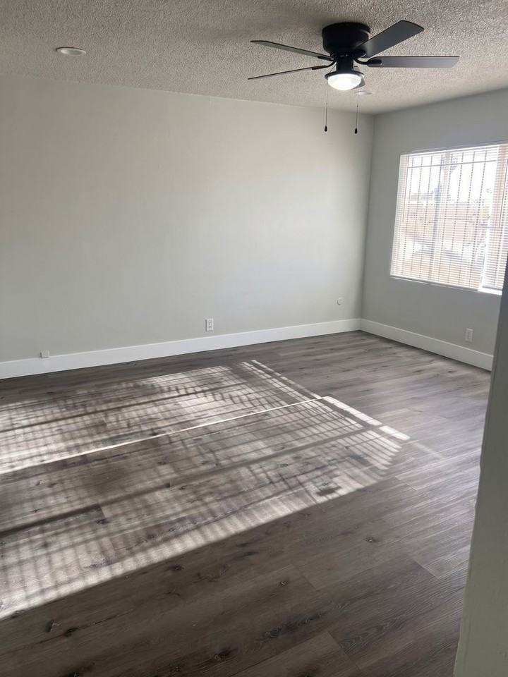 622 W 80th St - Photo 6 of 7
