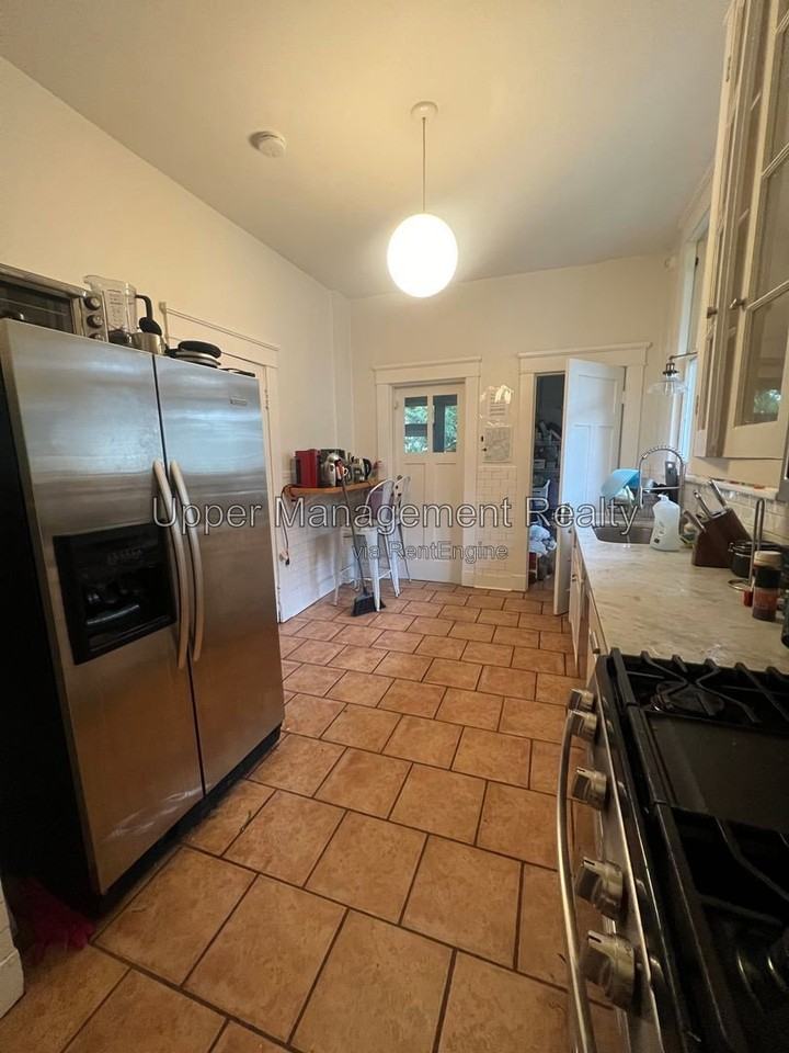 1726 Pine St #1726 - Photo 5 of 11
