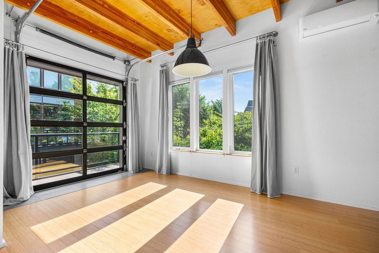500 Ne Brazee St #1B - Photo 2 of 25