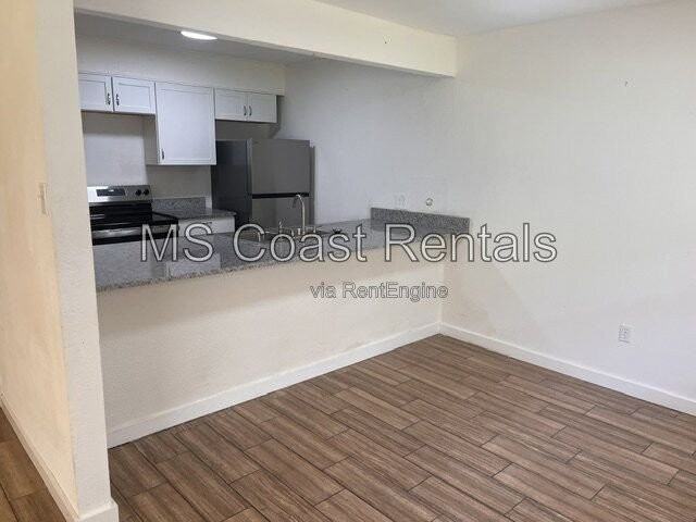 736 Courthouse Rd #102 - Photo 2 of 13