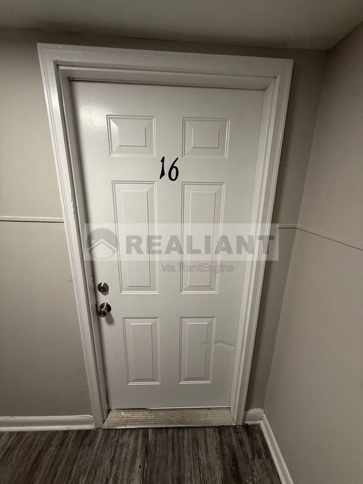 2082 Fairmont Ct #16 - Photo 2 of 13