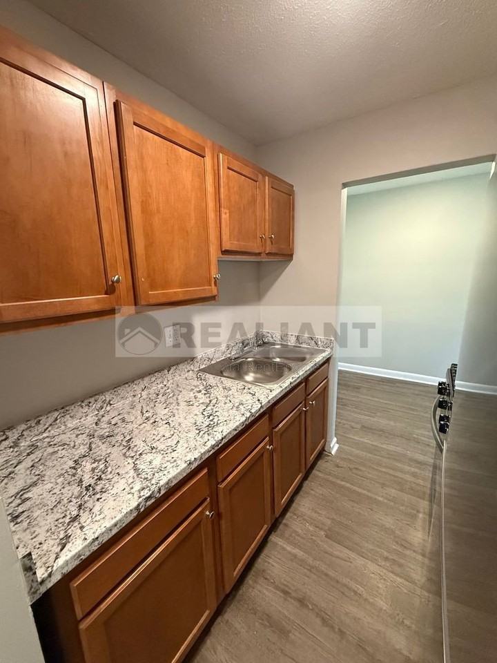 2082 Fairmont Ct #16 - Photo 4 of 13