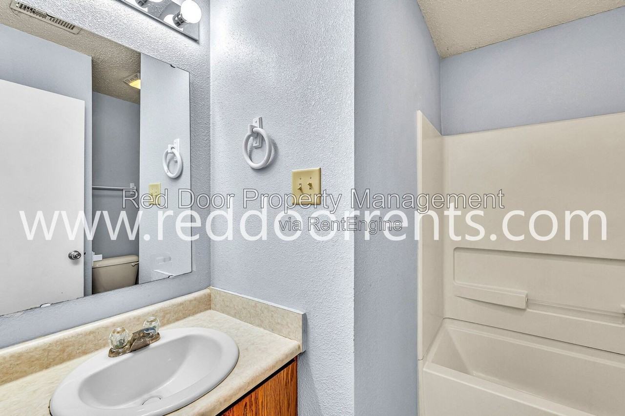 9569 W Constellation Dr - Photo 3 of 42