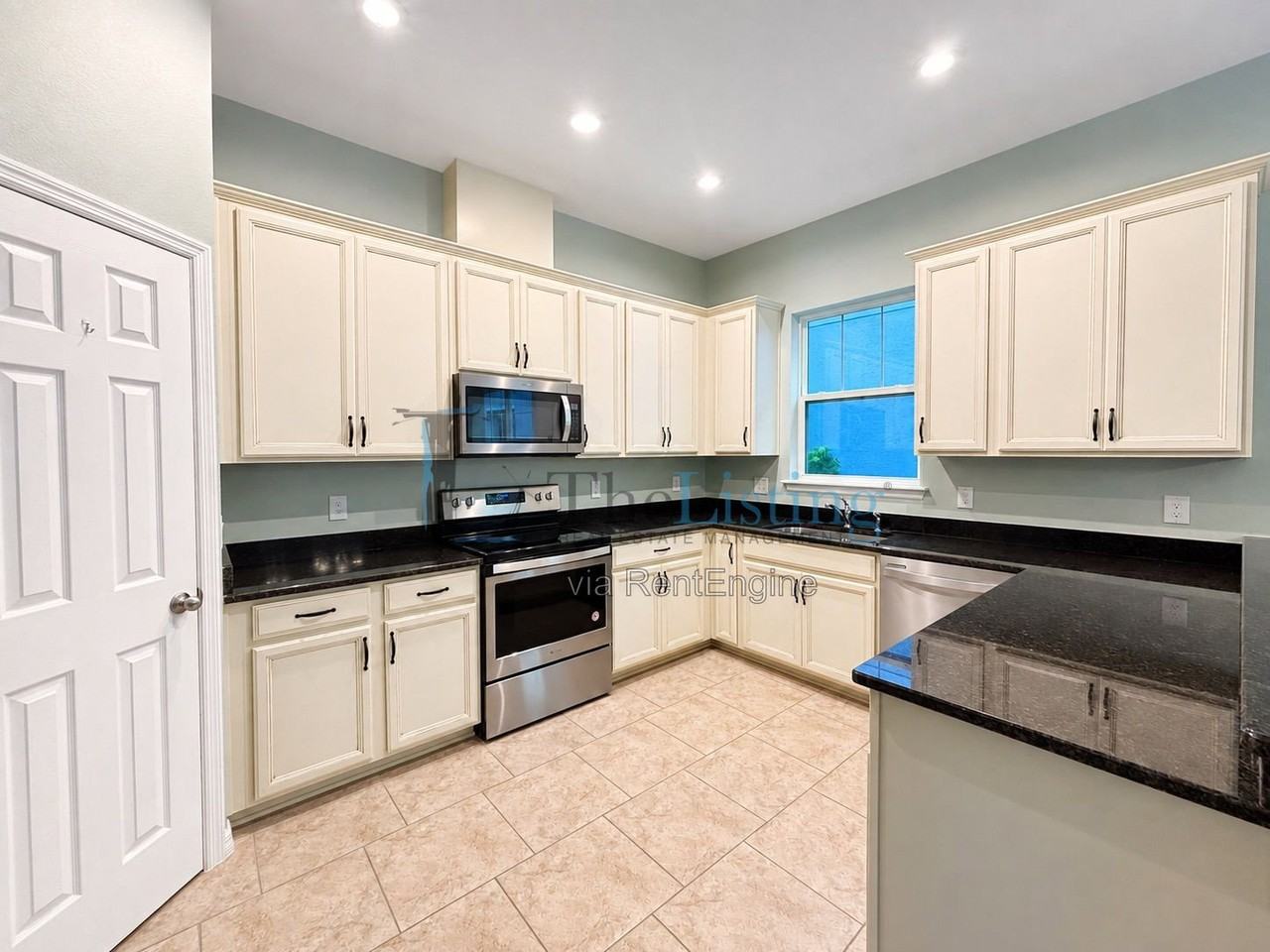 9137 Grand Island Way - Photo 7 of 31
