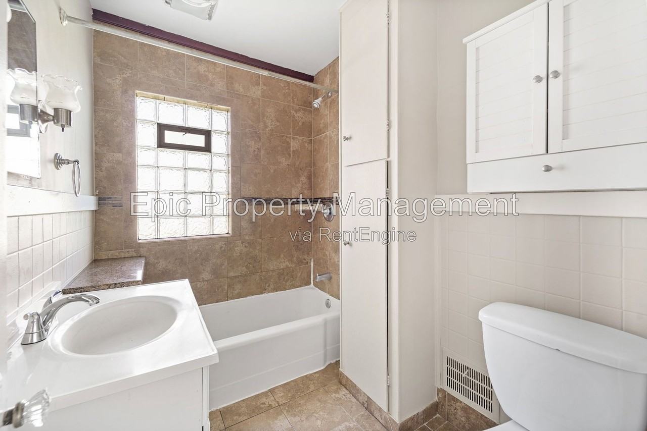 2304 Cora St - Photo 5 of 12