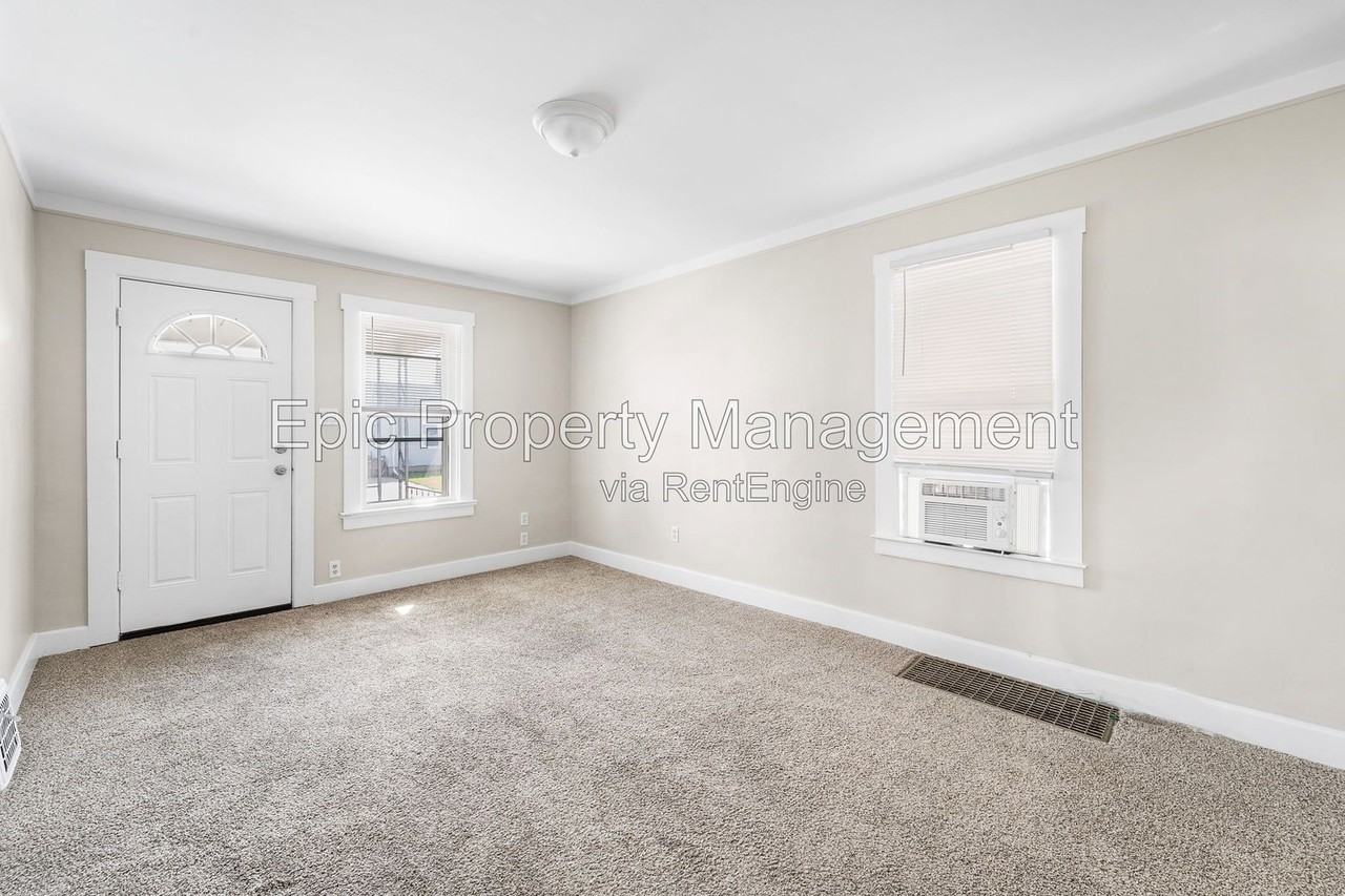 2304 Cora St - Photo 6 of 12