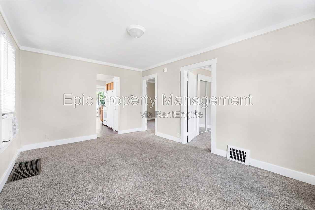 2304 Cora St - Photo 7 of 12