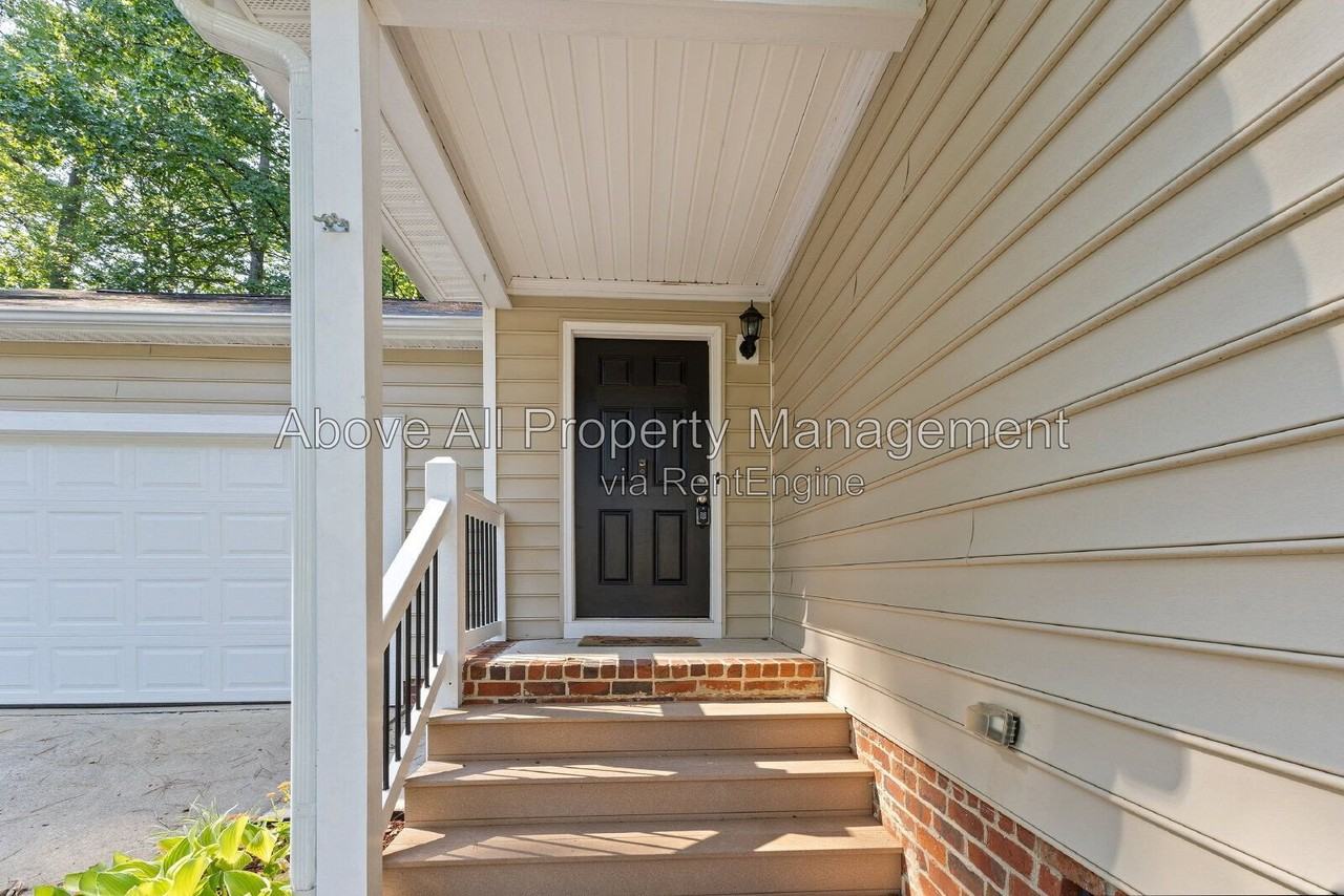 1202 Belhaven Rd - Photo 7 of 50