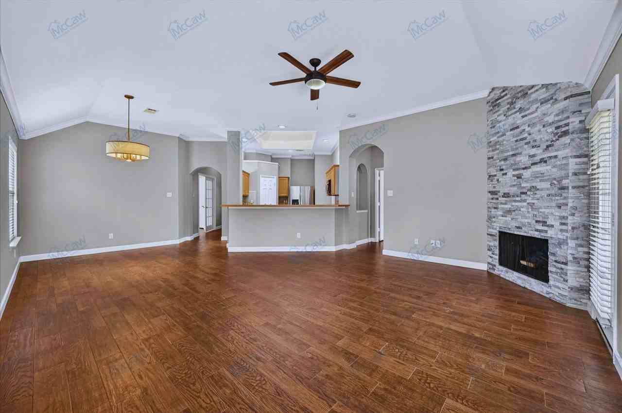 9917 Channing Rd - Photo 2 of 16