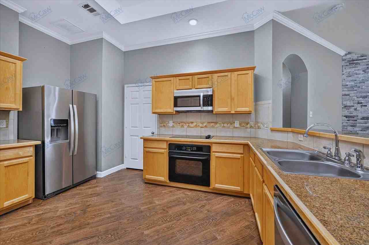 9917 Channing Rd - Photo 5 of 16