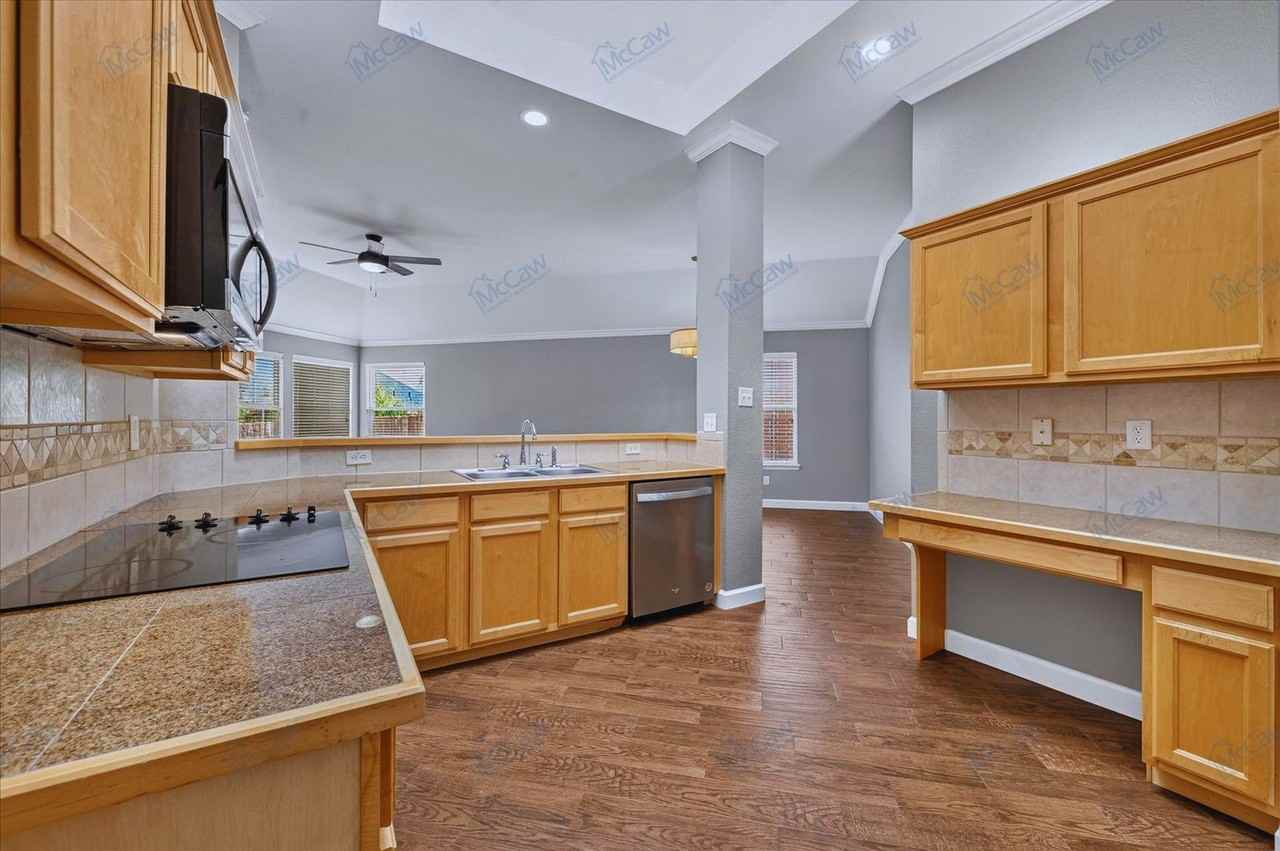 9917 Channing Rd - Photo 6 of 16