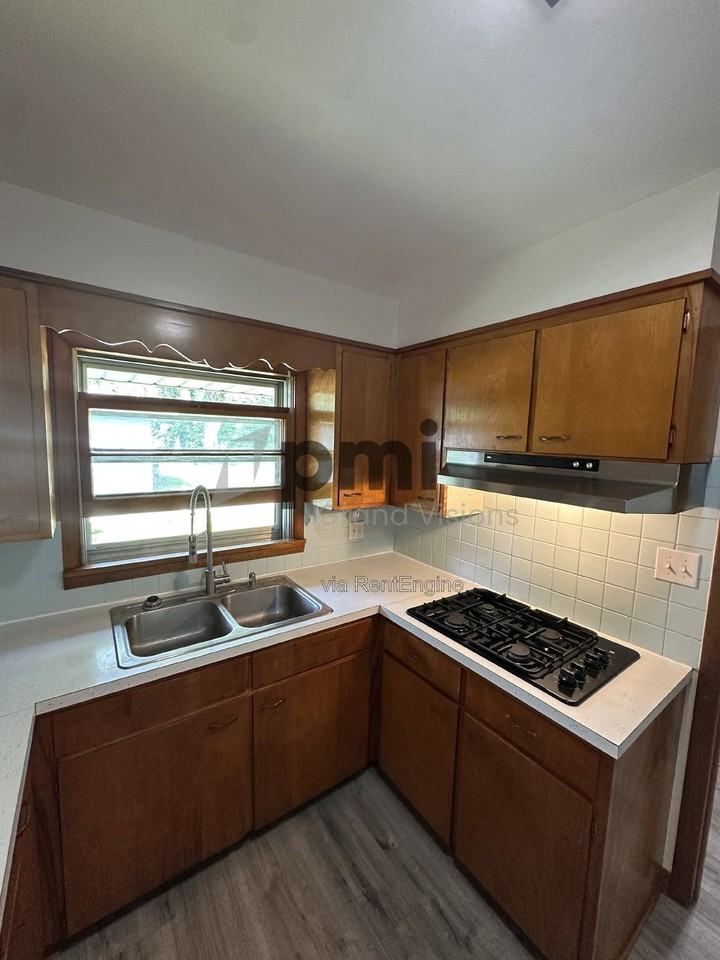 320 S Franklin St - Photo 2 of 31