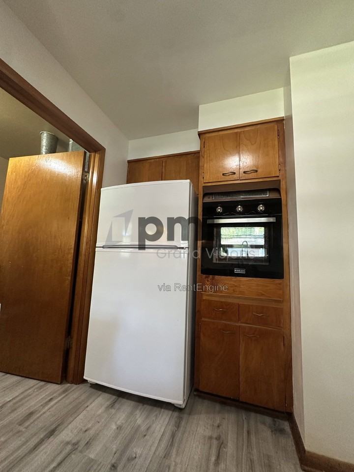 320 S Franklin St - Photo 5 of 31