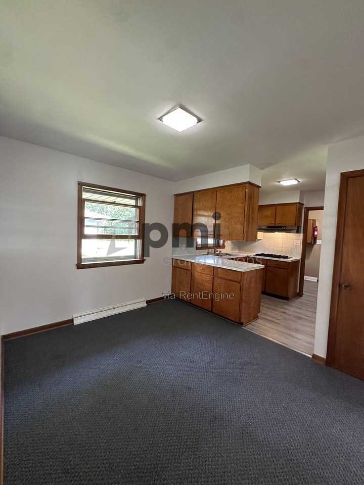 320 S Franklin St - Photo 6 of 31