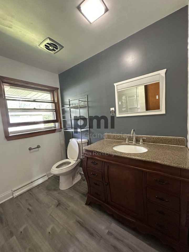 320 S Franklin St - Photo 7 of 31