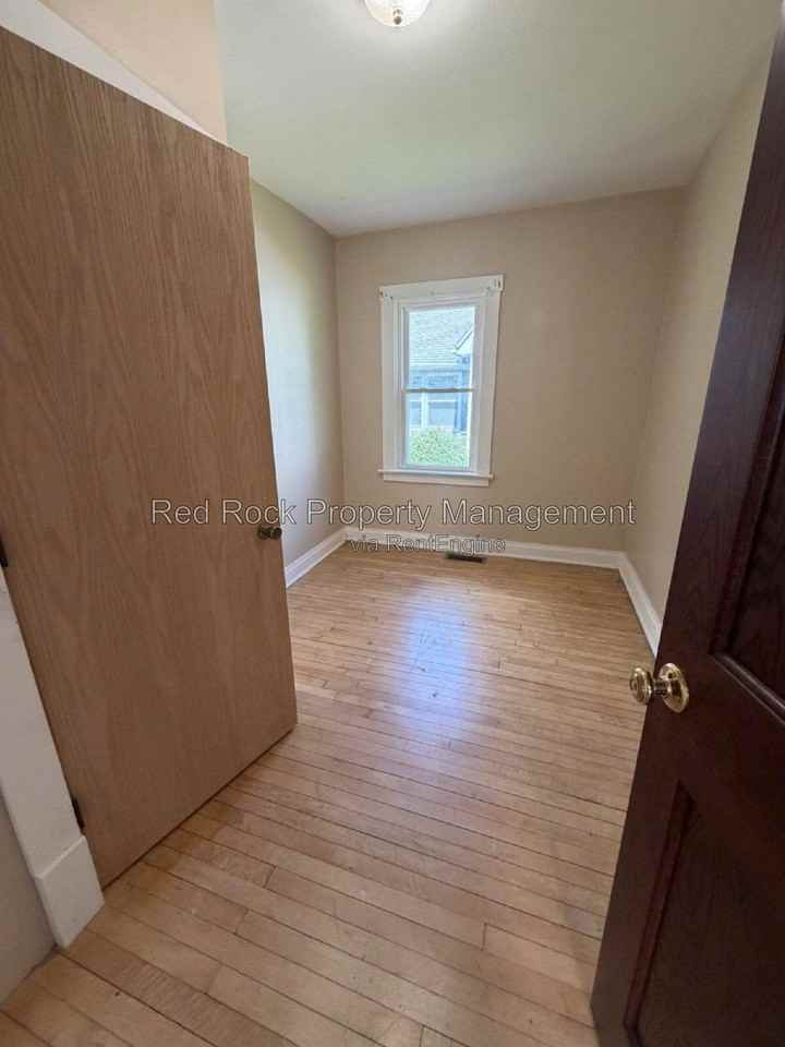 732 Garfield Ave - Photo 5 of 12