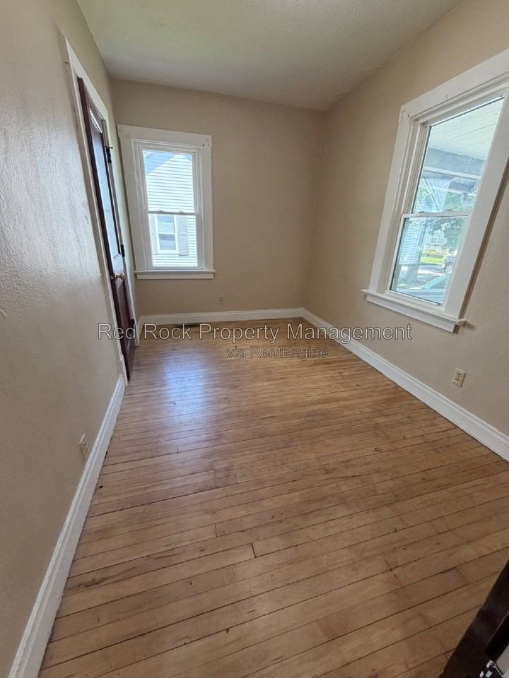 732 Garfield Ave - Photo 7 of 12